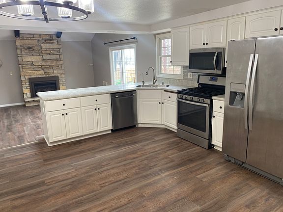2nd image of 2909 Sussex Ln