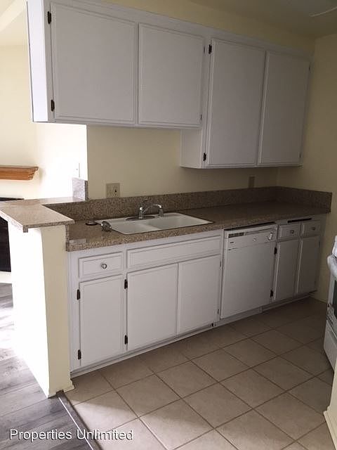 2nd image of 3020 Rowena Ave APT 211