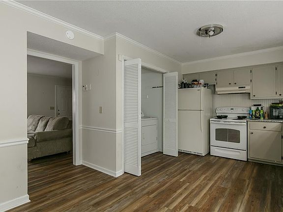 4th image of 306 S Okelly Ave