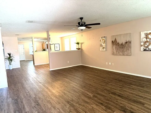 3 bed, 2.0 bath, 1868 sqft, $1,925 — Photo 2