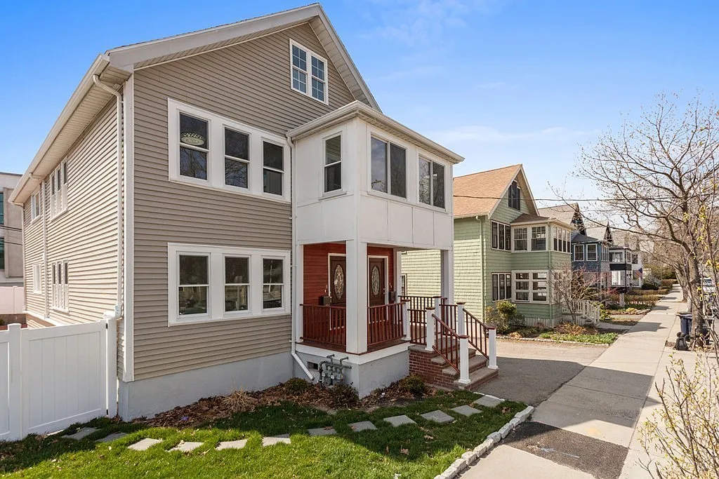 3 bed, $1,850 — Photo 1