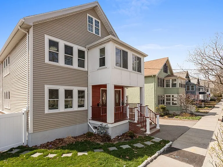16 Aberdeen Ave #16 — Photo 1