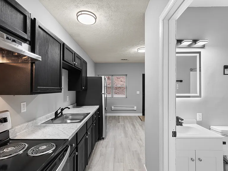 Brookhaven Apartments — Photo 10