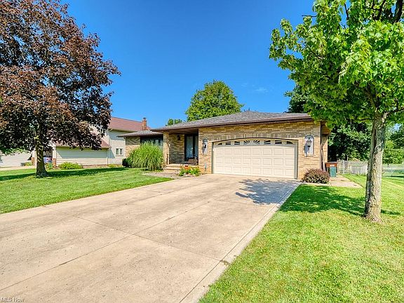 3rd image of 4708 Sassafras Dr