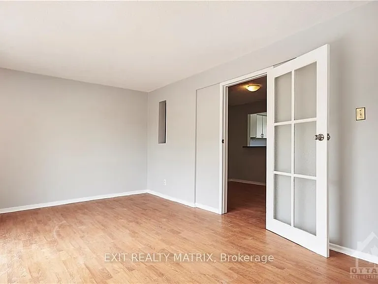 2988 Fairlea Cres — Photo 12