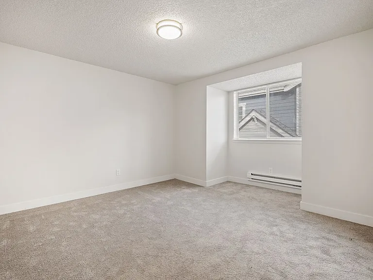 Kingswood Townhome Apartments — Photo 15