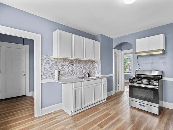 4th image of 1105 N Main St #3
