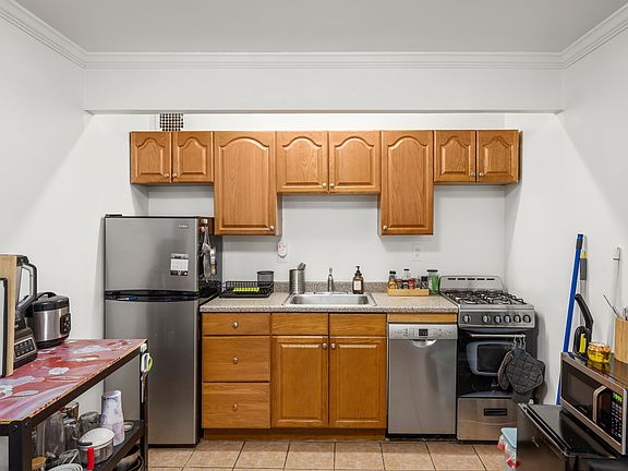 5th image of 237 E 2nd St APT 2B