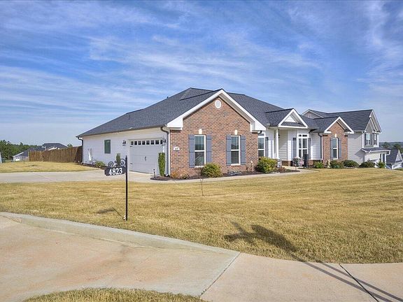 2nd image of 4823 Fairmont Drive