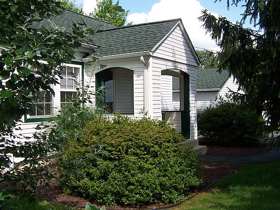 LOTS of sunshine in every room! Country setting!