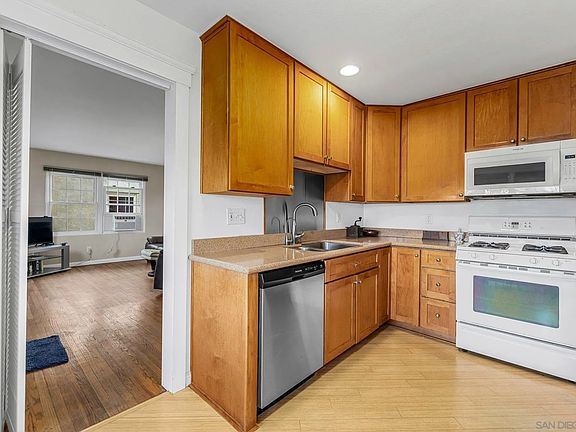 5th image of 4786 67th St
