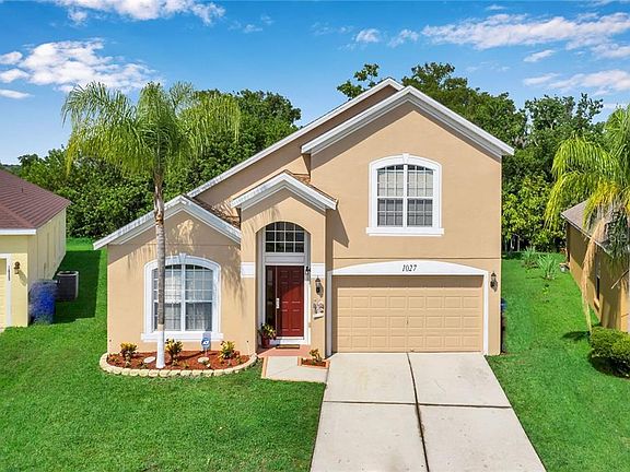 2nd image of 1027 Hacienda Cir