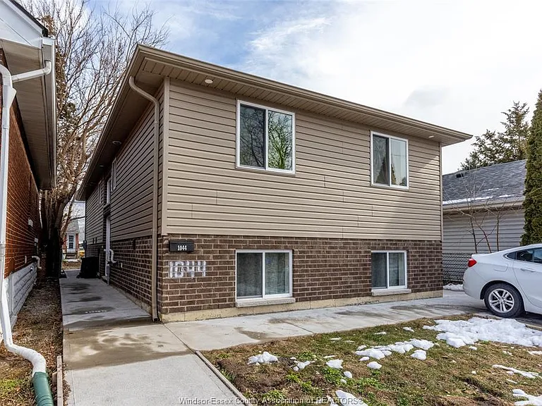 1044 Lena Ave #LOWER — Photo 1