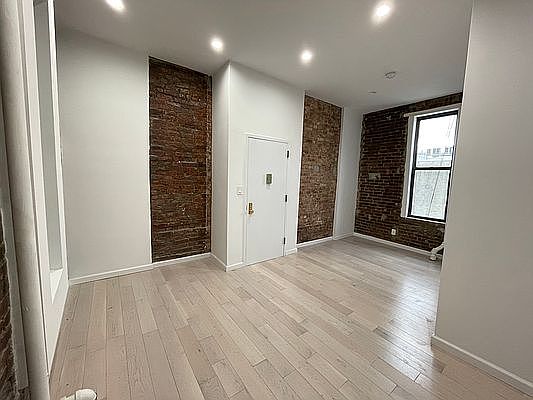 2nd image of 83 Henry St