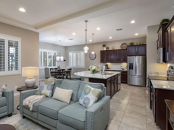 5th image of 416 N Questa Trl