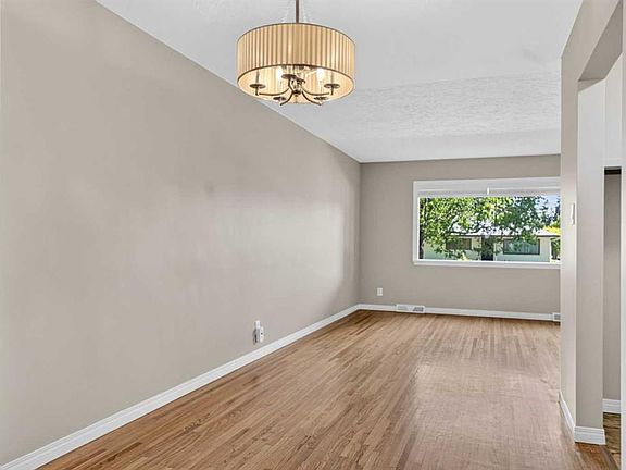 5th image of 136 S 41st Ave NW