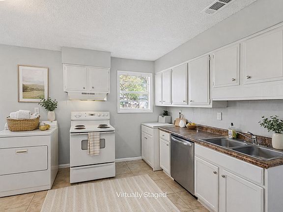 5th image of 496 Greenview Cv