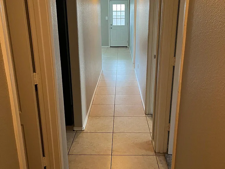 4405 Carriage Lane Cir — Photo 14