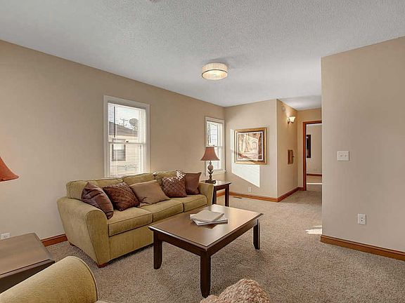 4th image of 614 6th Ave S