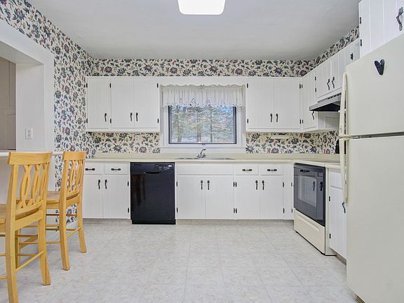 2nd image of 408 S Lakeshore Dr