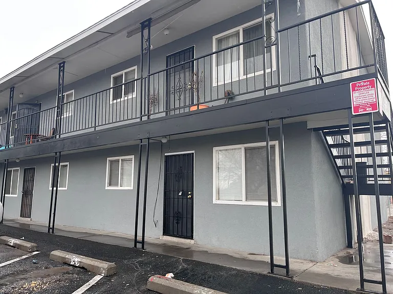 604 Chama St SE — Photo 2