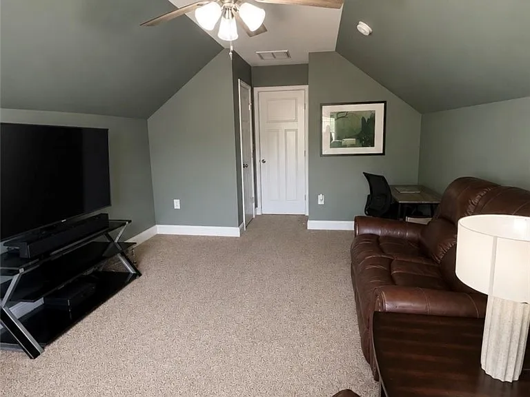 218 Himalayan Rd — Photo 10