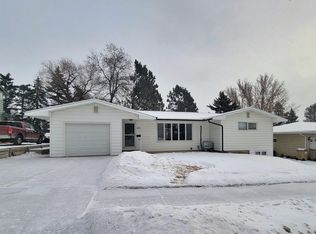 800 21st St NW, Minot, ND 58703