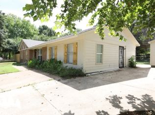 5879 Twin Lakes Dr, Horn Lake, MS 38637