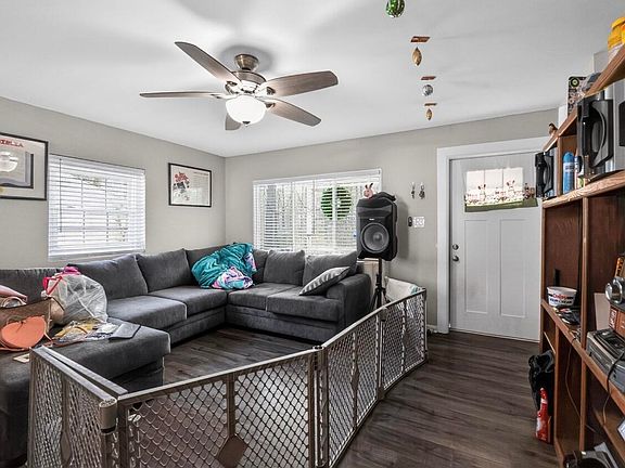 4th image of 1403 E Club Blvd