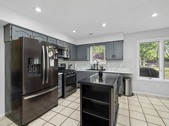 4th image of 6334 Kiwanis Dr