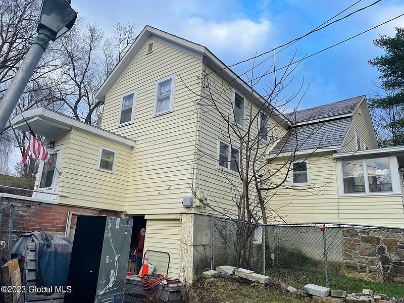 4th image of 31 Gilmore Street