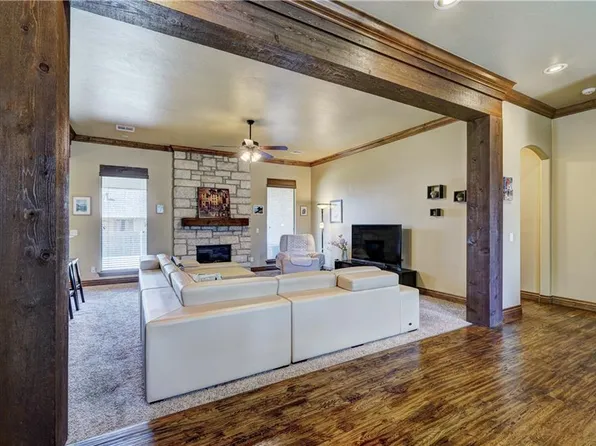 4633 Monarchos Dr, Edmond, OK 73025