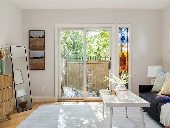 3rd image of 32 Bellis Cir
