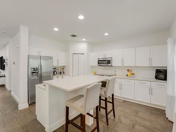 3rd image of 323 Spruce Street #323