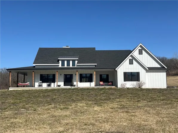 21925 Dye Store Rd, Weston, MO 64098
