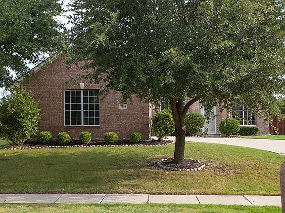 2nd image of 1404 Wildflower Ln