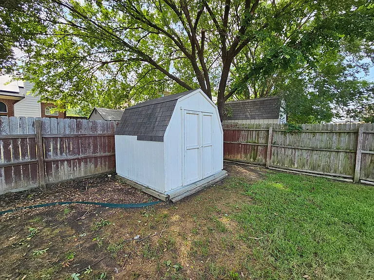 1128 Marshall Dr — Photo 37