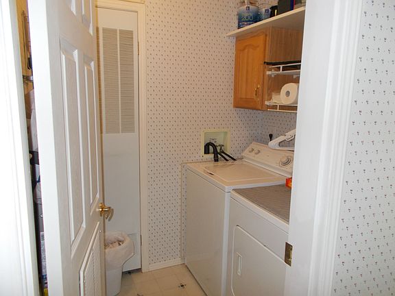 5th image of 33 Bluebird Dr