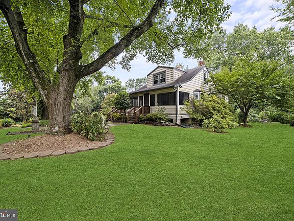 3rd image of 6230 Valley View Dr