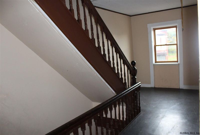 5th image of 709 CRANE Street