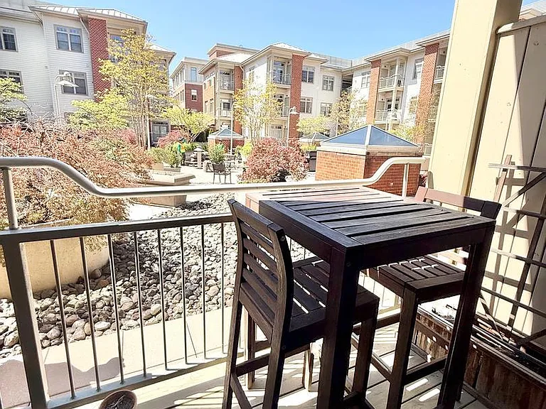 309 Holland Ln #139 — Photo 6