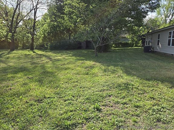 3rd image of 387 N Kentucky Ave