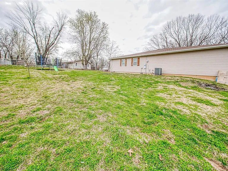 840 Herndon Rd — Photo 2