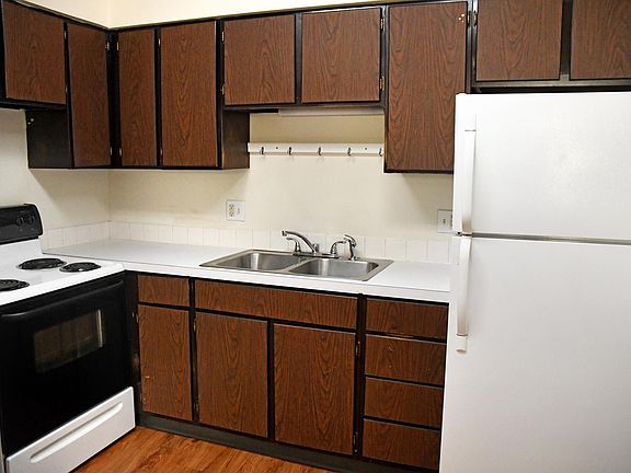 4th image of 310 NW Chapel Dr APT 4