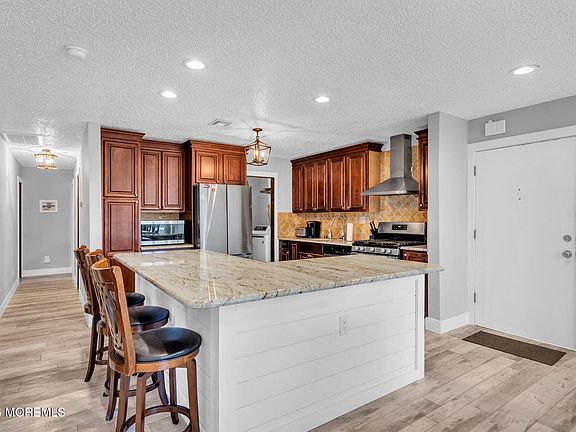 4th image of 65 Grand Central Ave #2
