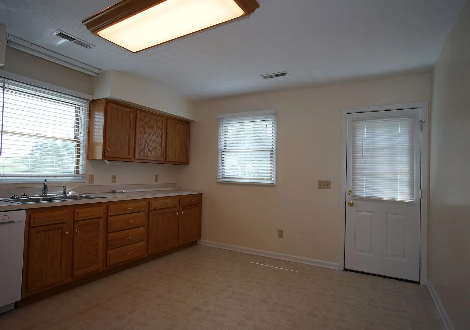 Pickett 485 — Photo 4