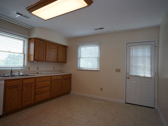 4th image of 485 Pickett St #B