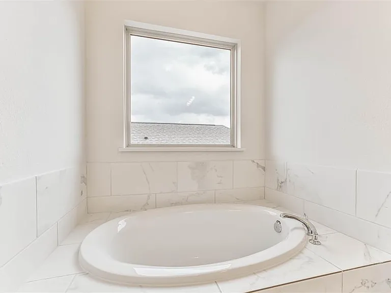 704 Ocean Palms Dr — Photo 17