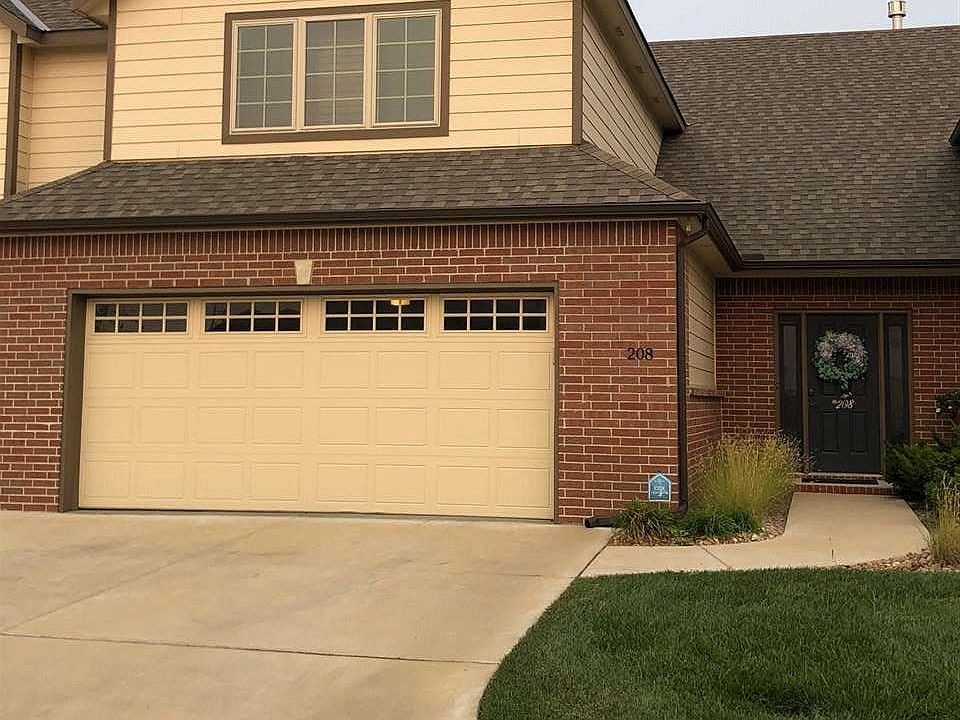 1st image of 818 McCloud Cir Unit 208