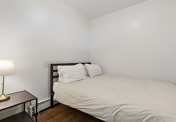 4th image of 671 Metropolitan Ave Floor 1